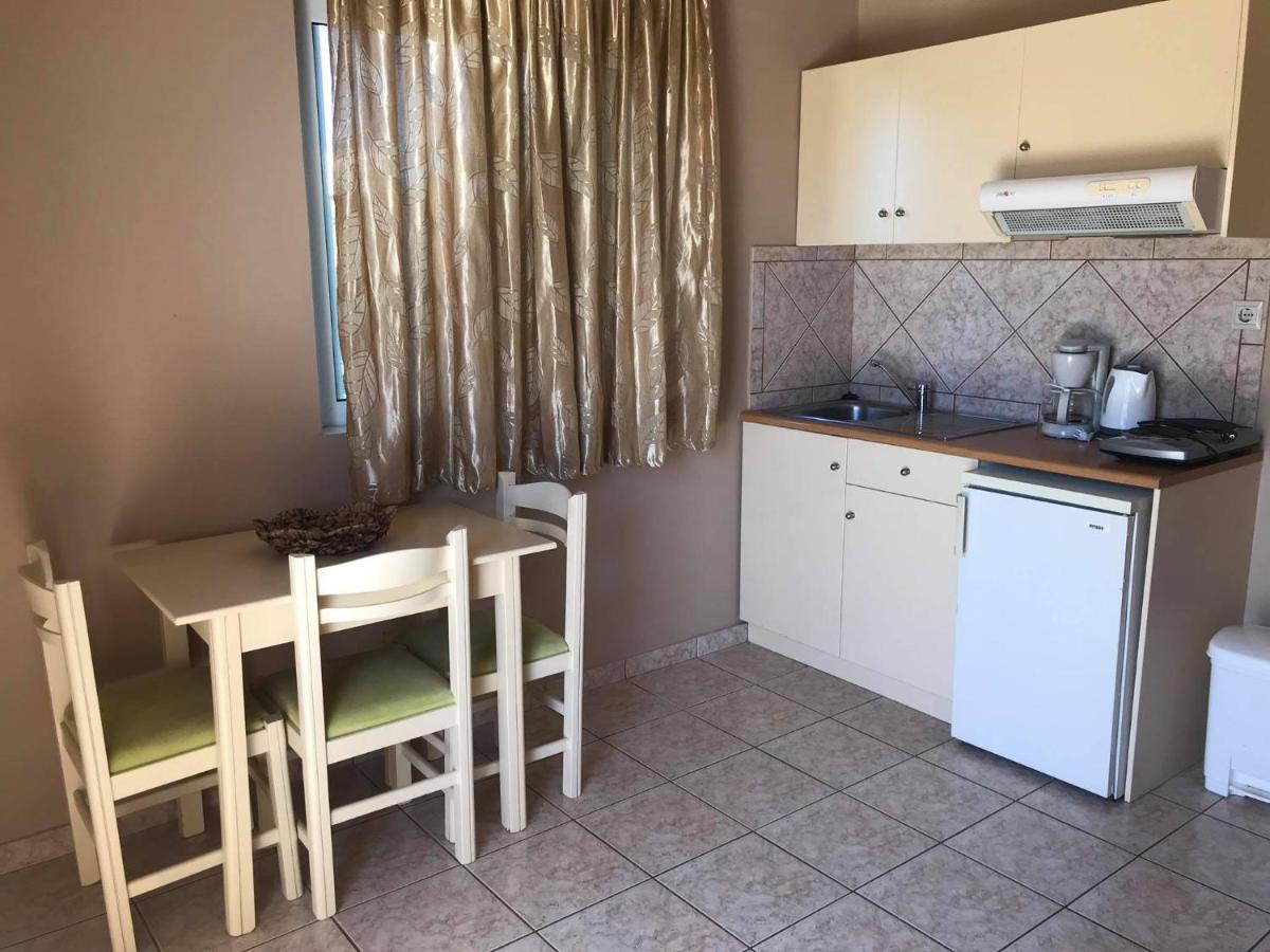 Kydoni Apartments And Studios Agia Marina Екстериор снимка