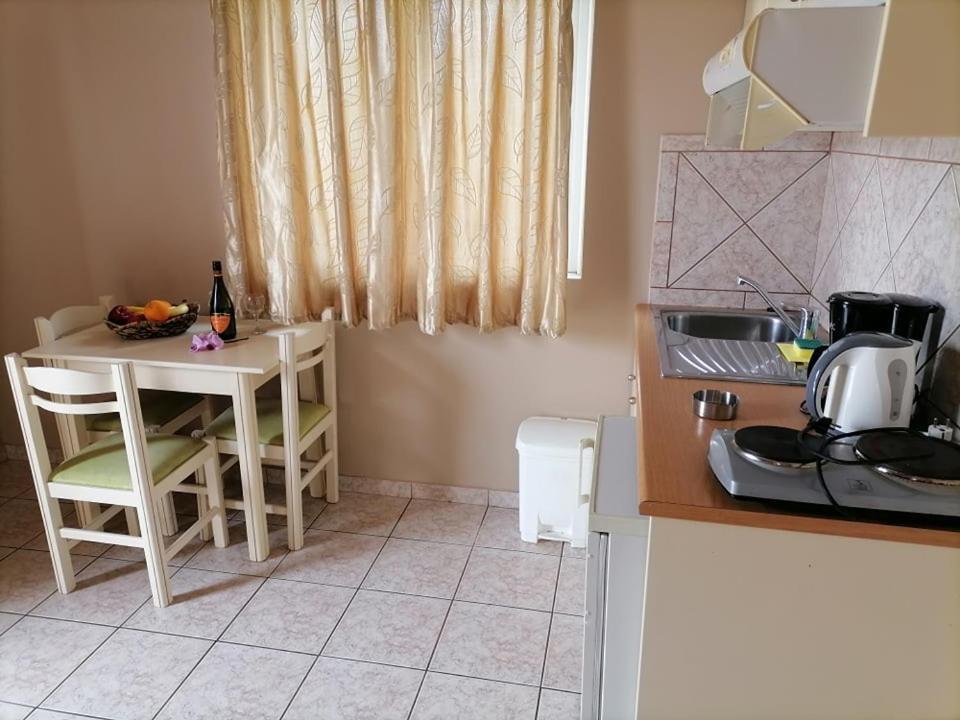 Kydoni Apartments And Studios Agia Marina Екстериор снимка