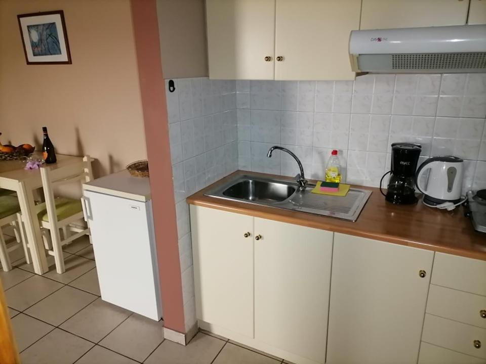 Kydoni Apartments And Studios Agia Marina Екстериор снимка